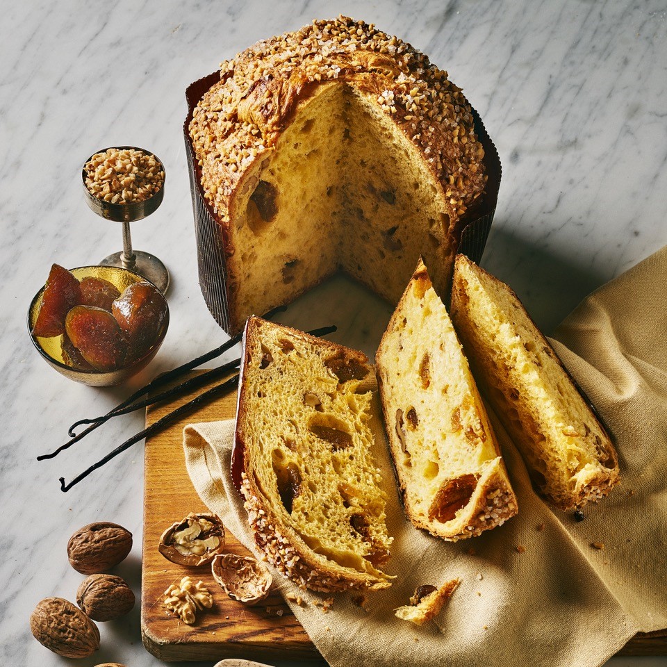 Panettone mele fichi e noci com suas cores e formas
